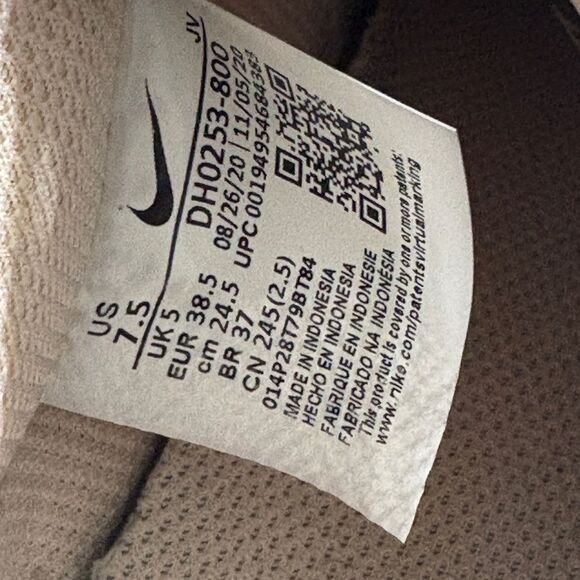 Size 7.5 - Women’s Nike Court Visión Low - Picture 9 of 9